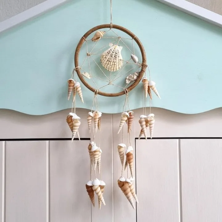 DIY seashell wall hanging  Shell crafts kids, Wall hanging diy
